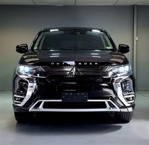 2018 Mitsubishi Outlander - Thumbnail