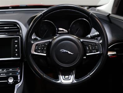 2016 Jaguar XE - Thumbnail