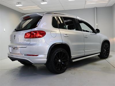 2014 Volkswagen Tiguan - Thumbnail