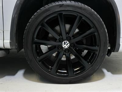 2014 Volkswagen Tiguan - Thumbnail