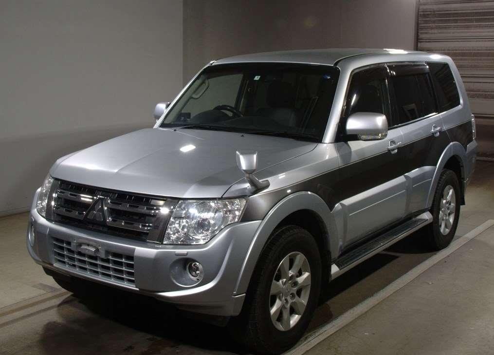 2013 Mitsubishi PAJERO