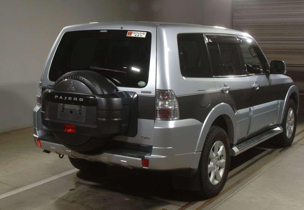 2013 Mitsubishi PAJERO