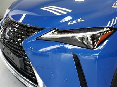 2022 Lexus UX 300e - Thumbnail