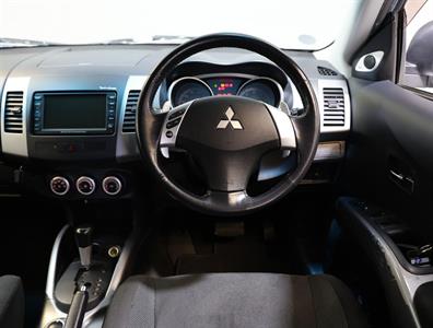 2006 Mitsubishi Outlander - Thumbnail