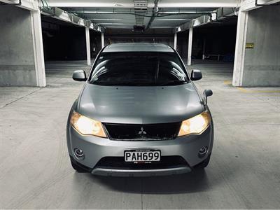 2005 Mitsubishi Outlander - Thumbnail