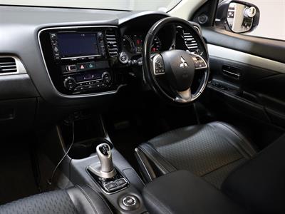 2013 Mitsubishi Outlander - Thumbnail