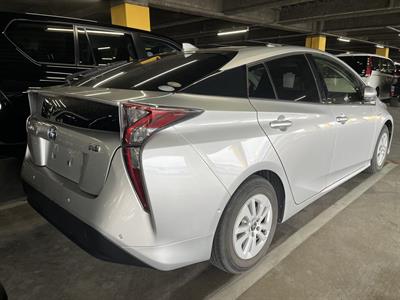 2019 Toyota Prius - Thumbnail