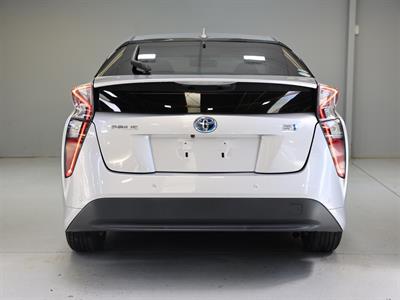 2019 Toyota Prius - Thumbnail