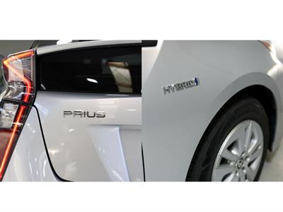 2019 Toyota Prius - Thumbnail