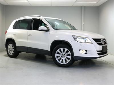 2010 Volkswagen Tiguan - Thumbnail