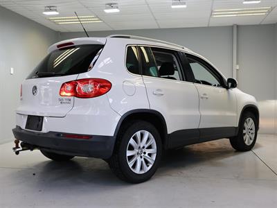 2010 Volkswagen Tiguan - Thumbnail