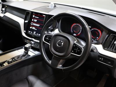 2018 Volvo XC60 - Thumbnail