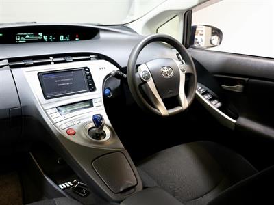 2015 Toyota Prius - Thumbnail