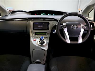 2015 Toyota Prius - Thumbnail