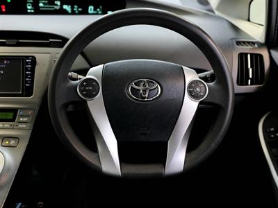 2015 Toyota Prius - Thumbnail