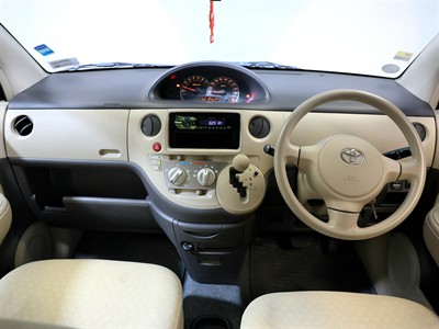 2010 Toyota Sienta - Thumbnail