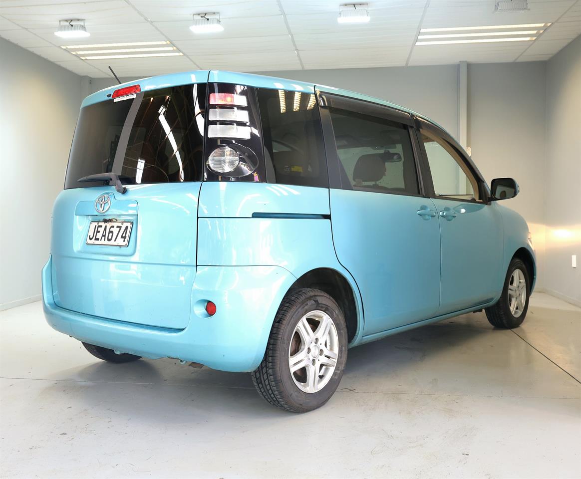 2010 Toyota Sienta