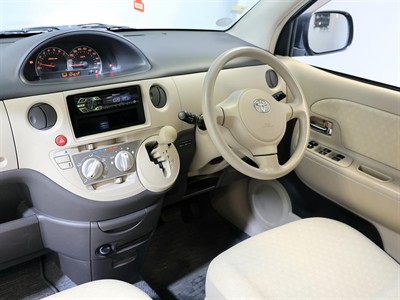 2010 Toyota Sienta - Thumbnail